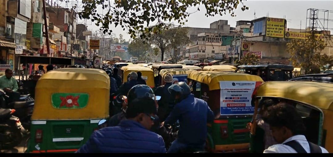 लंका-ट्रामा सेंटर मार्ग  में लगा भीषण जाम