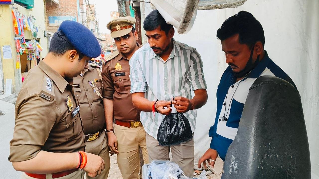 चेकिंग अभियान के दौरान 300 ग्राम से अधिक गांजा बरामद, युवक गिरफ्तार