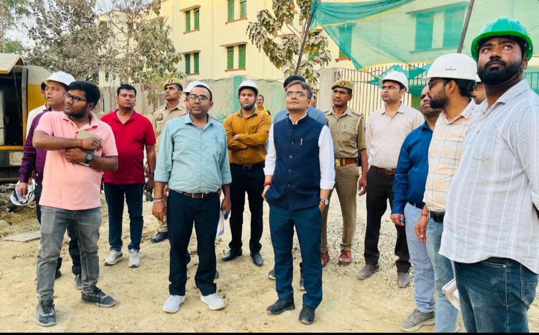 जिलाधिकारी ने निर्माणाधीन परियोजनाओं का किया औचक निरीक्षण