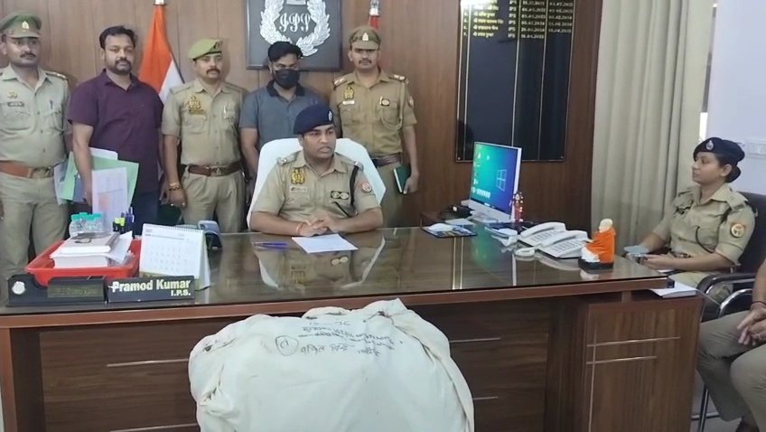 वाराणसी में पुलिस को बड़ी सफलता, 54 किलो अवैध गांजा के साथ तस्कर गिरफ्तार