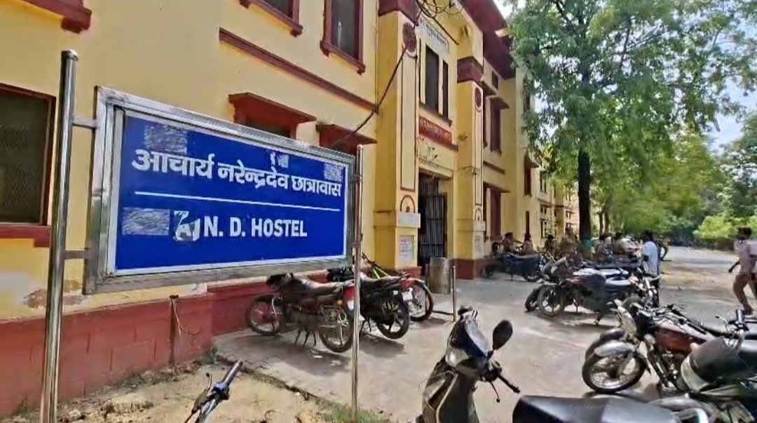 महात्मा गांधी काशी विद्यापीठ के नरेंद्र देव छात्रावास में अवैध कब्जों पर कार्रवाई
