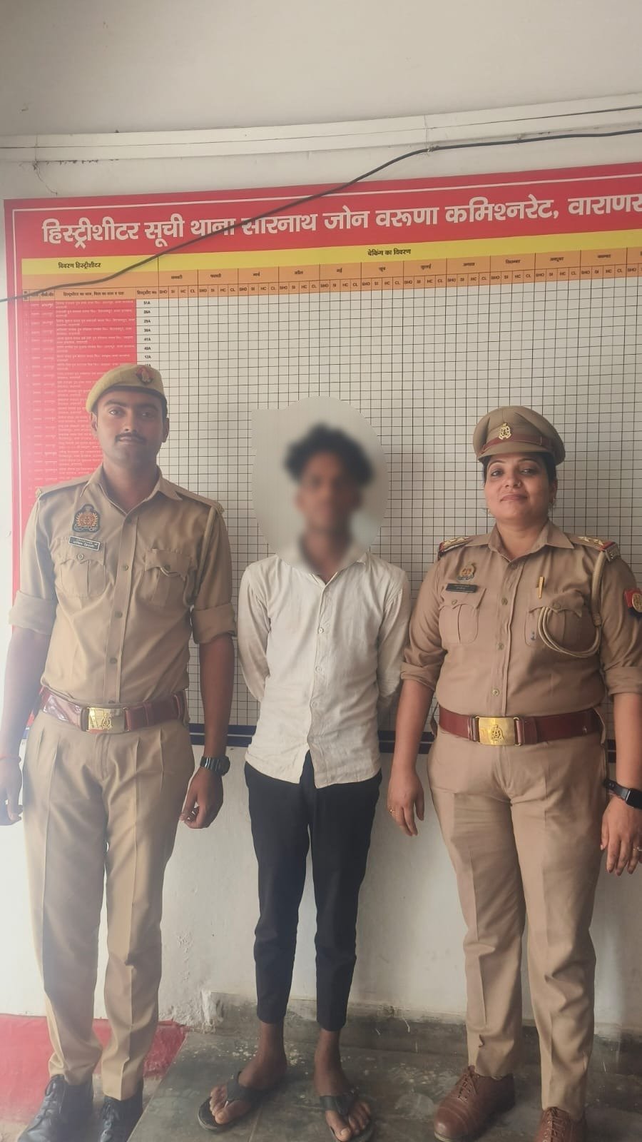 वाराणसी: सारनाथ थाना पुलिस ने नाबालिग किशोरी को बहला-फुसलाकर ले जाने के मामले में त्वरित कार्रवाई करते हुए नामजद आरोपी को गिरफ्तार कर लिया है। पुलिस ने आरोपी के कब्जे से 16 वर्षीय अपहृता को सकुशल बरामद कर उसके परिजनों को सौंपने की प्रक्रिया शुरू कर दी है।