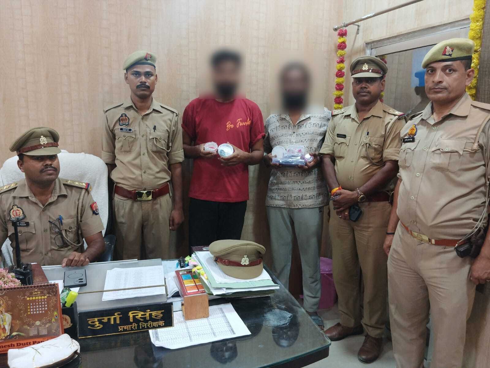 वाराणसी: भेलूपुर पुलिस ने चोरी के दो आरोपी दबोचे, 4 लाख के जेवर और नकदी बरामद