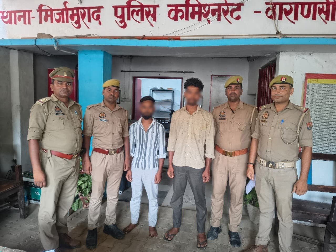 वाराणसी: पॉक्सो एक्ट के मामले में वांछित दो आरोपी गिरफ्तार, मेला दिखाने के बहाने नाबालिग से दुष्कर्म का आरोप