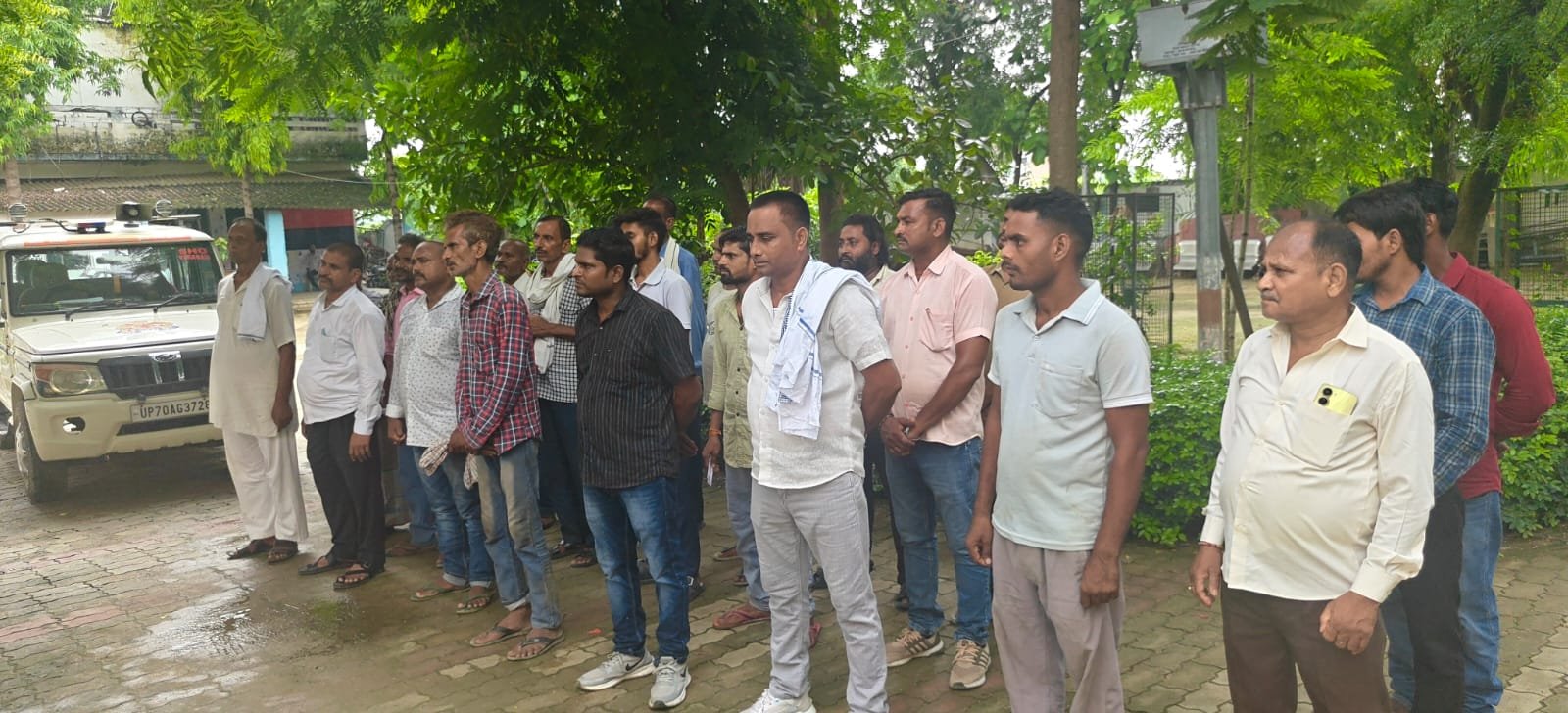 वाराणसी: जंसा थाने में हिस्ट्रीशीटरों की परेड, कानून पालन की दिलाई गई शपथ