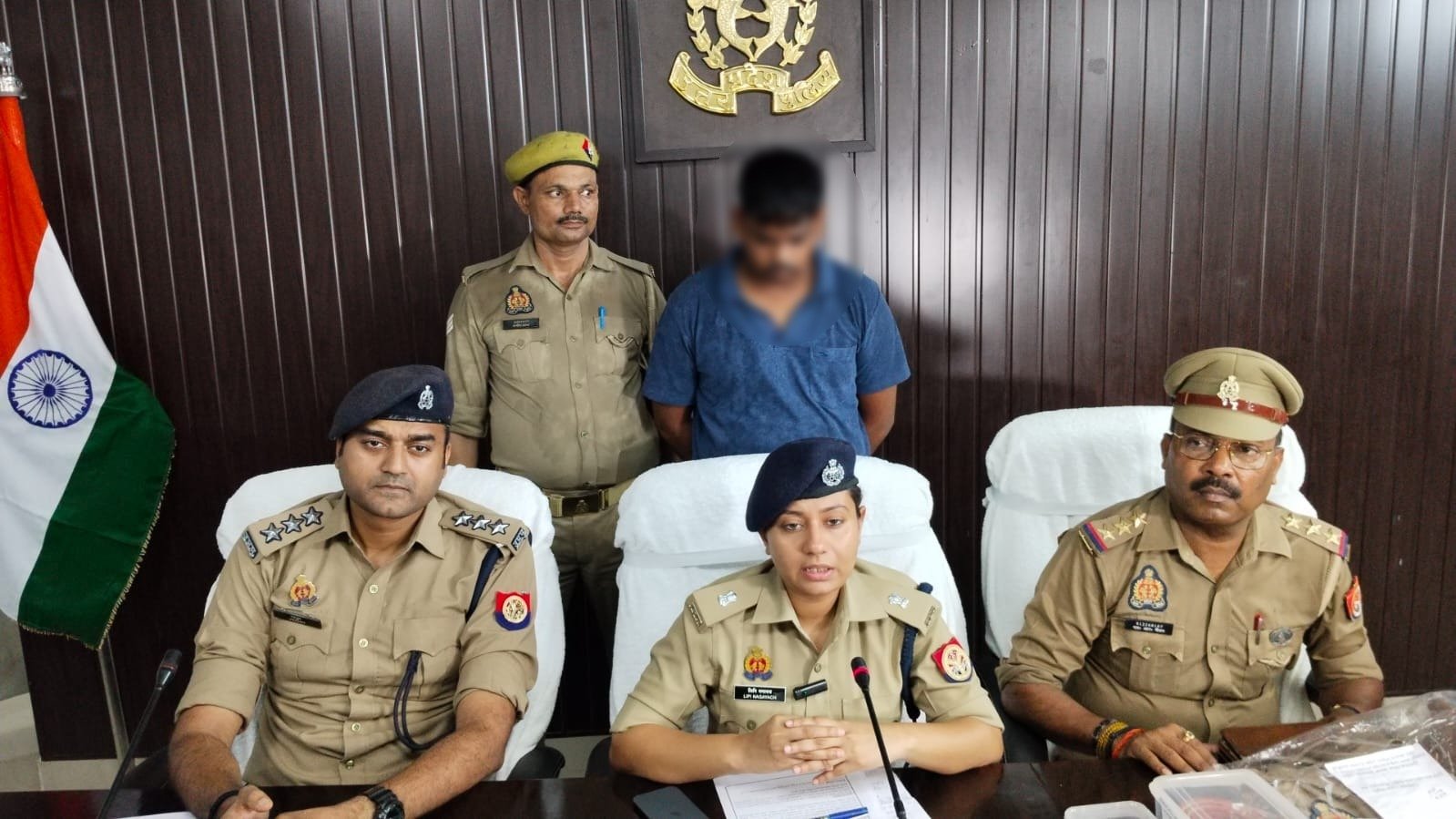 वाराणसी: फर्जी दरोगा बनकर लोगों से ठगी करने वाला गिरफ्तार, पुलिस वर्दी और फर्जी आईडी बरामद